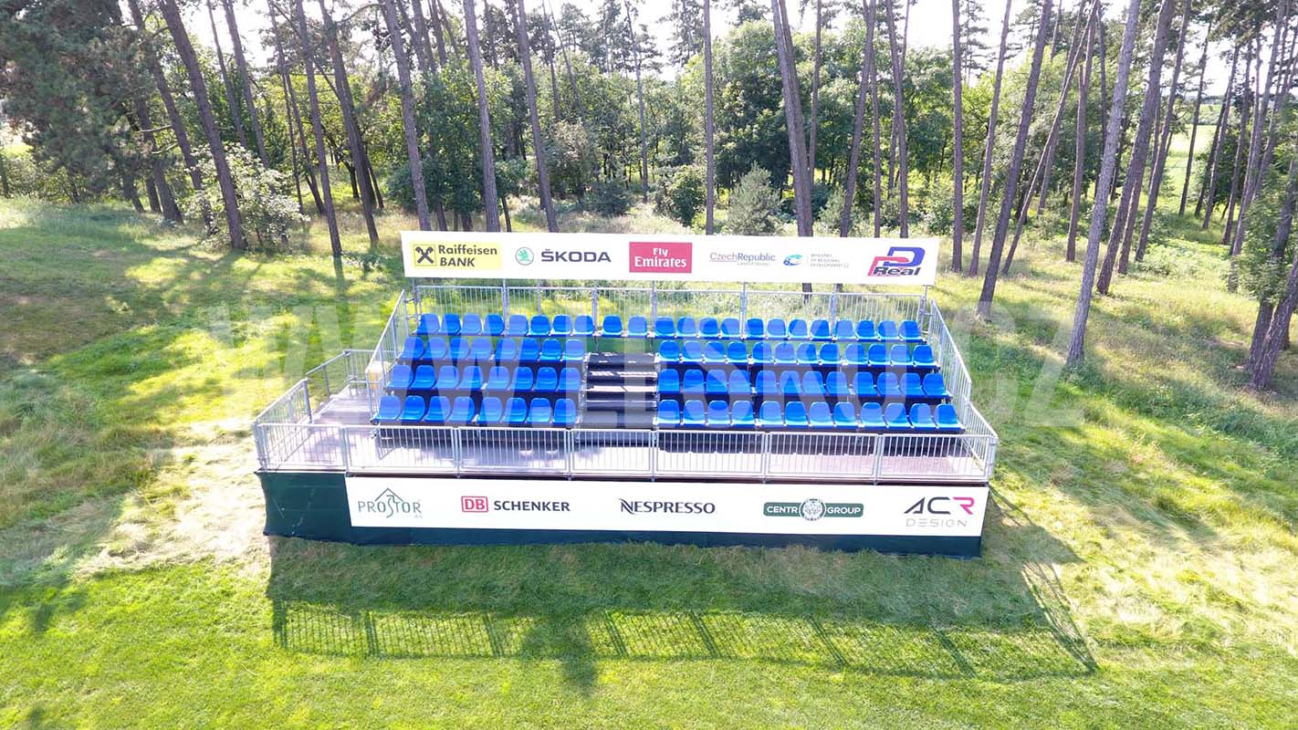 mobilní tribuna